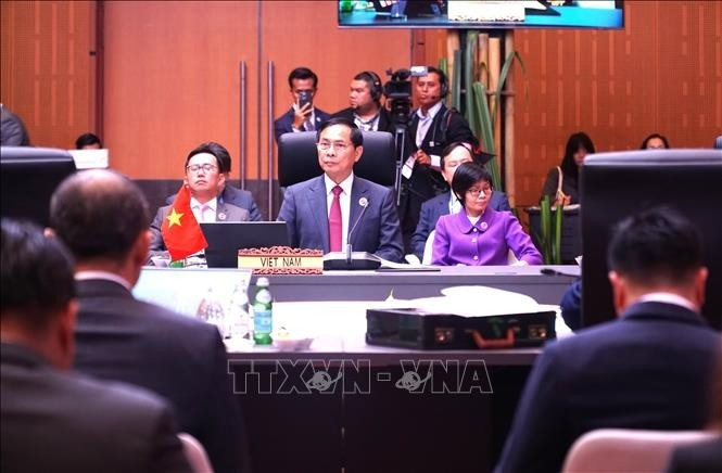 越南副总理兼外交部长裴青山出席第58届东盟外长会议（AMM-58）全体会议。（图片来源：越通社）