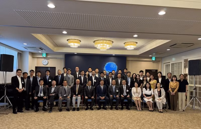 两国企业代表合影。