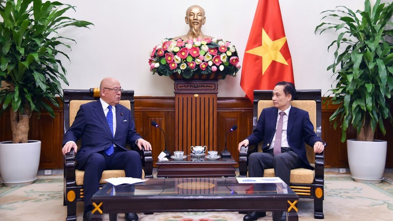 外交部长黎怀忠会见日越友好议员联盟特别顾问武部勤。