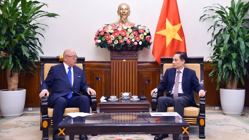 外交部长黎怀忠会见日越友好议员联盟特别顾问武部勤。