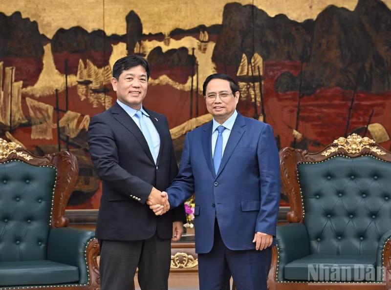 政府总理范明正会见日本住友集团商事多元化都市发展部首席执行官本田幸人。