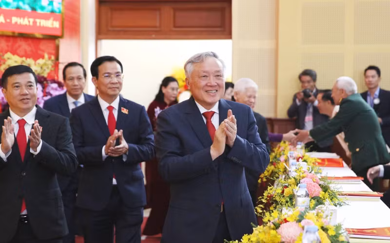 政府常务副总理阮和平出席越共林同省第一次代表大会。