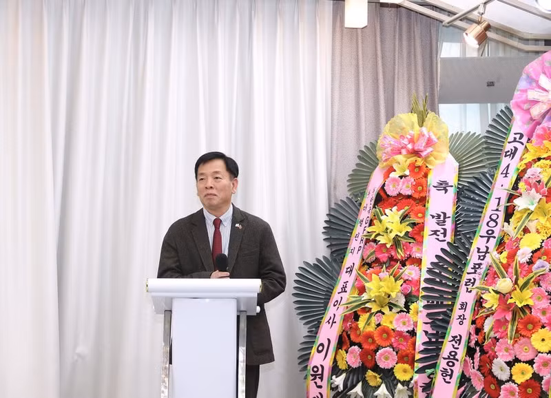 越南驻韩国大使武胡发表讲话。