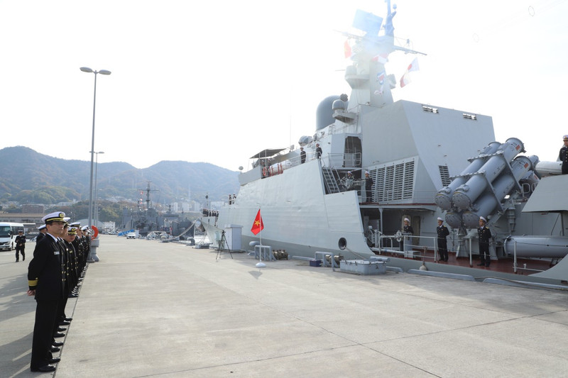 015-陈兴道号舰圆满结束对日本的友好访问。（图片来源：越南海关）