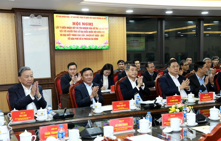 苏林总书记出席第十六届国会代表候选人居住地选民意见征求会议。