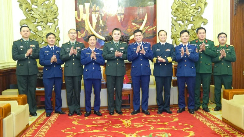 双方代表合影。