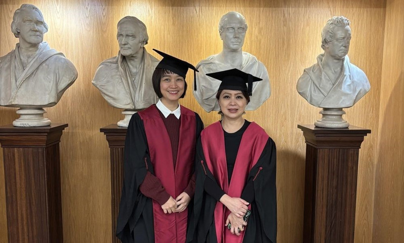 越德友谊医院整形外科医生杜氏玉玲（左）和108中央军医院面颅及整形外科中心副主任黎叶玲。（图片来源：越通社）