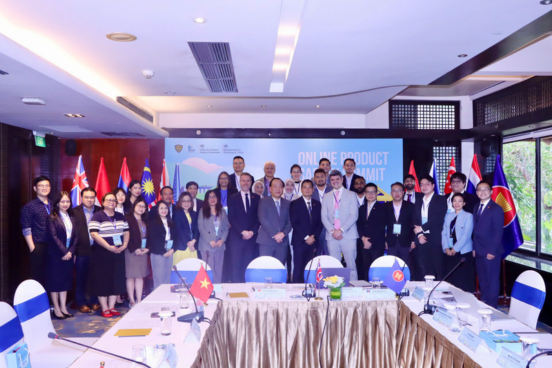 与会代表合影。