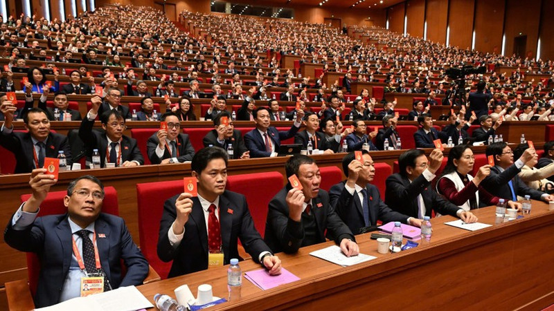 与会大笔进行表决。（陈海 摄）