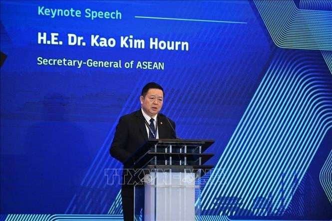 东盟秘书长高金洪在论坛上发表讲话。（图片来源：越通社）
