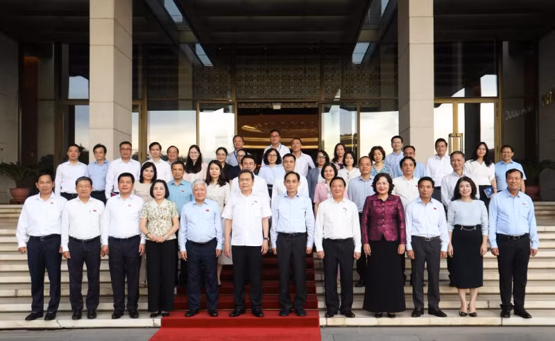 国会主席陈青敏主持召开与外交部、国会国防安全与对外委员会、国会办公厅的工作会议。