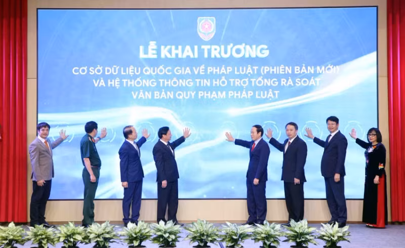 国家法律数据库新版及支持全面核查规范性法律文件信息系统的开通仪式。