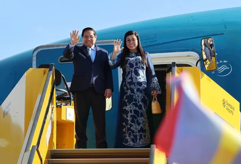 越南政府总理范明正圆满结束欧洲之行回到河内。