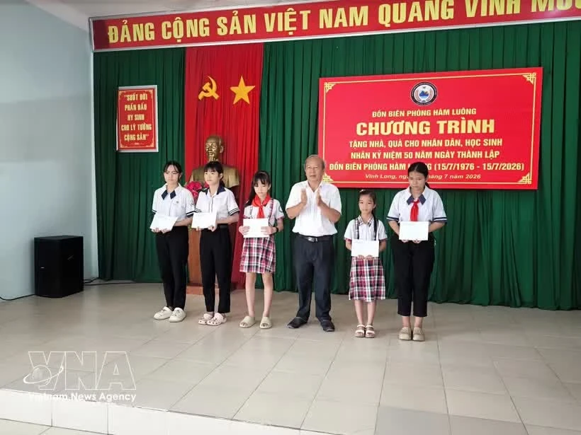 为边境沿海地区贫困儿童播撒希望之种