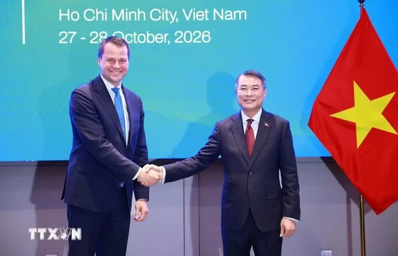 越南政府总理黎明兴会见世界经济论坛执行董事斯特凡·默根特勒