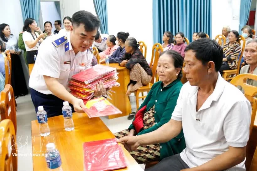 “海警与渔民陪伴同行” 共同打击IUU捕捞