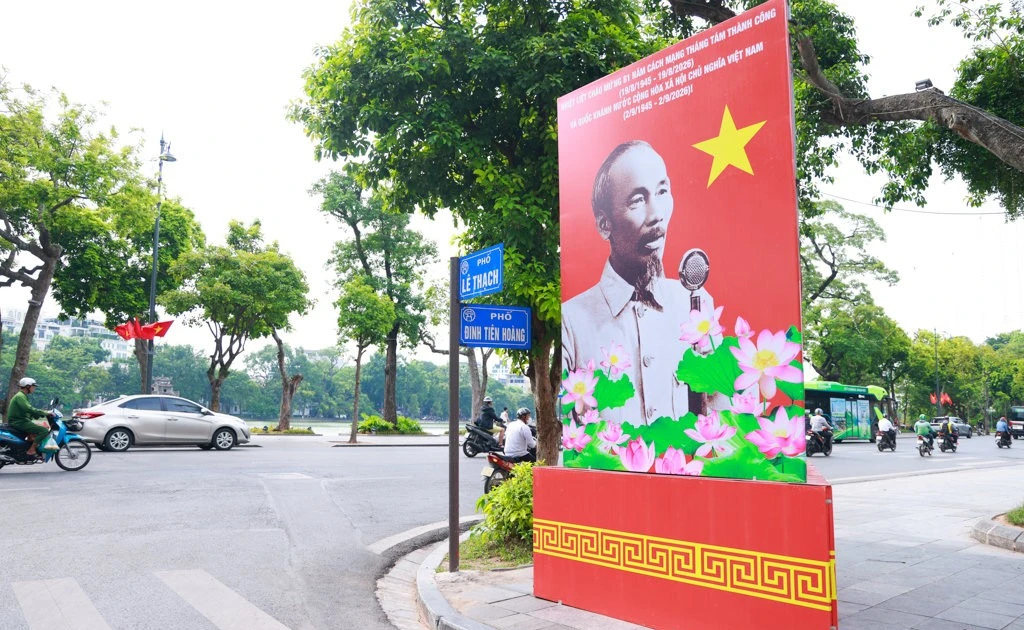 首都街头张灯结彩 喜迎九·二国庆节【组图】