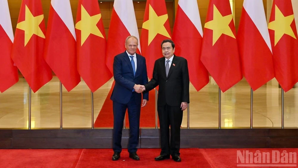 越南国会主席陈青敏会见波兰总理唐纳德·图斯克