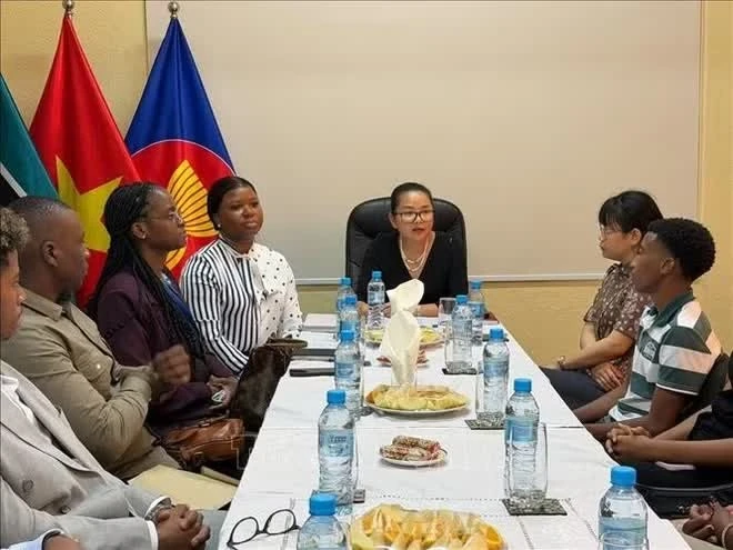 越南与莫桑比克推动教育和人力资源培训合作