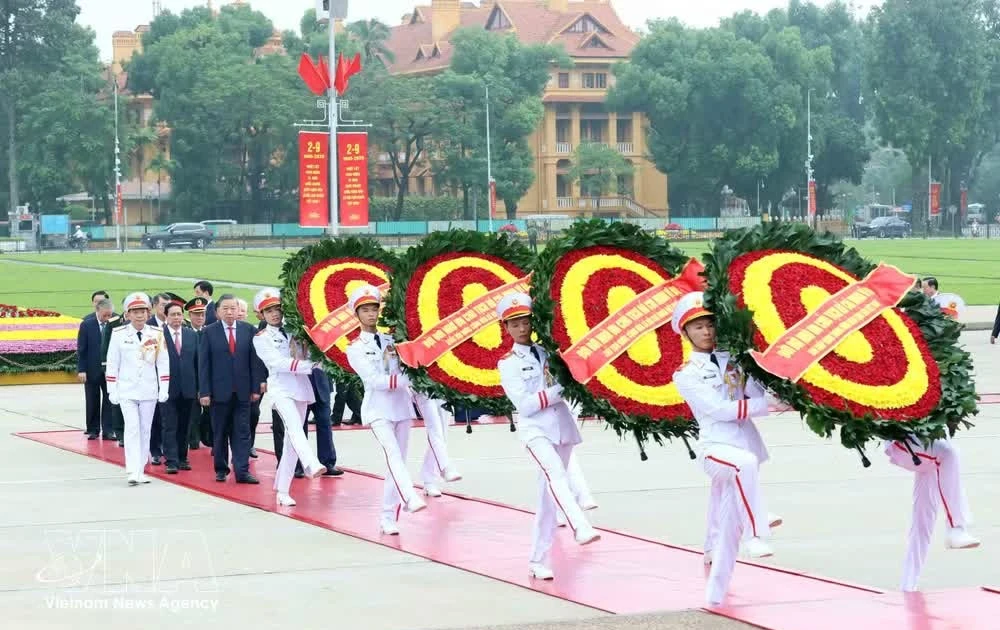 九·二国庆81周年：党和国家领导人前往胡志明主席陵敬献花圈