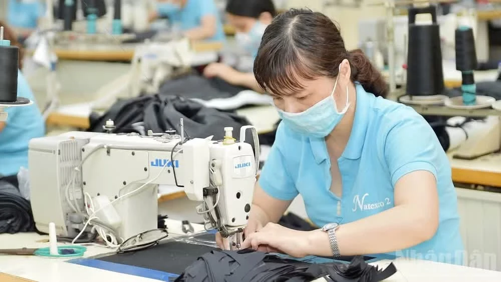 充分挖掘纺织服装业增长潜力