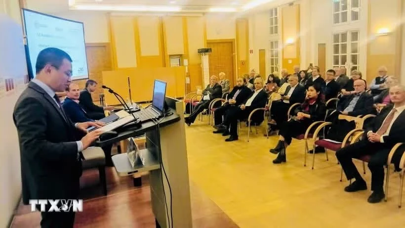 奥越友好协会50年不懈努力，巩固两国友谊