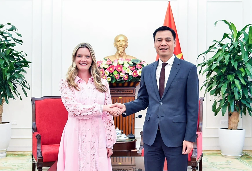 越南外交部副部长邓黄江会见美国助理国务卿凯特·狄龙
