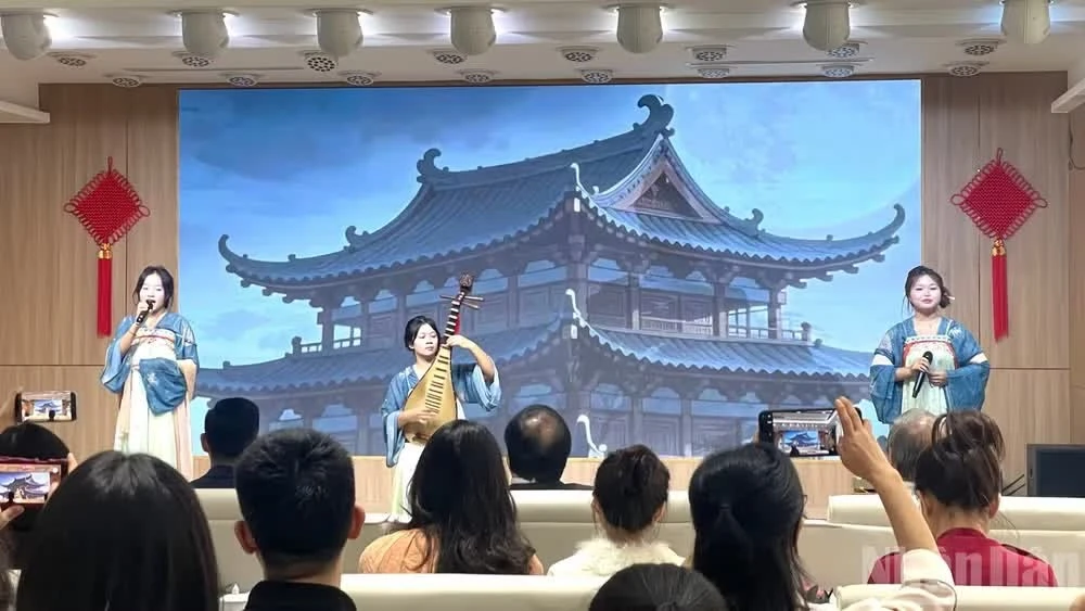 在河内体验和了解中国中秋节文化