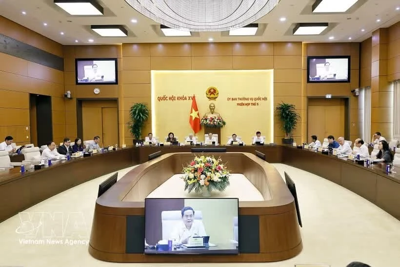 国会常务委员会第五次会议：不得干预企业生产经营活动