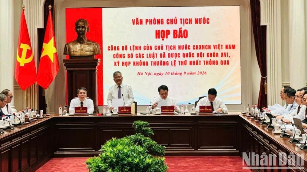 越南国家主席办公厅公布关于15部法律的主席令