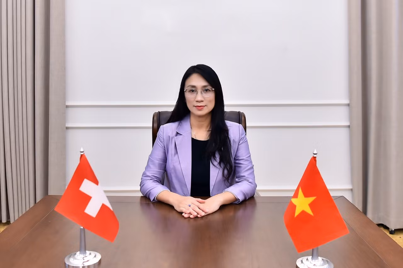 anh-01-dai-su-chau-mai-anh.jpg