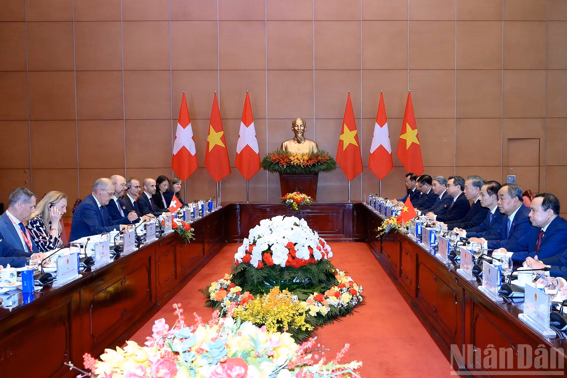 anh-04-tong-thong-thuy-sy.png