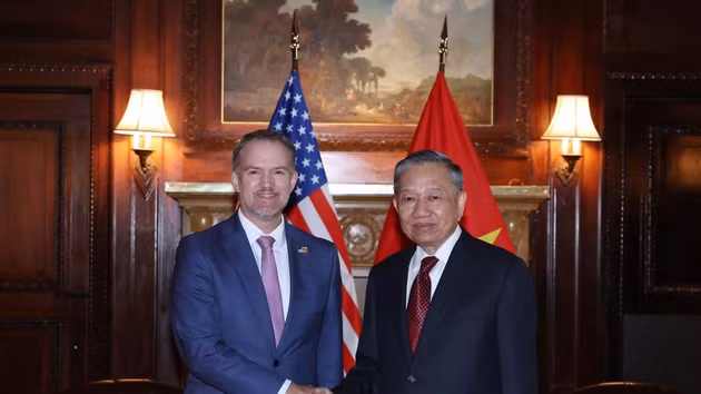 越共中央总书记、国家主席苏林会见美国贸易代表贾米森·格里尔。