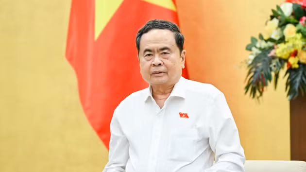 国会主席陈青敏主持会议并致开幕词。