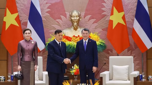 越南政府总理黎明兴会见泰国国王玛哈·哇集拉隆功和王后苏提达·帕查拉素塔皮蒙拉。