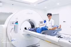 海防国际综合医院配备的采用人工智能（AI）技术的UCT 960 CT扫描系统。（图片来源：越通社）