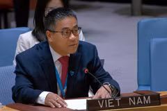 越南常驻联合国代表团副团长阮海刘公使在会上发表讲话。（图片来源：越南常驻联合国代表团）
