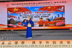 河内市富上坊团书记杜玉玲分享对两国友谊的感受。（图片来源：越通社）
