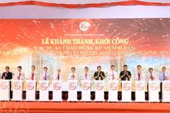 各位代表出席庆祝国庆项目开工、竣工仪式。（图片来源：越通社）