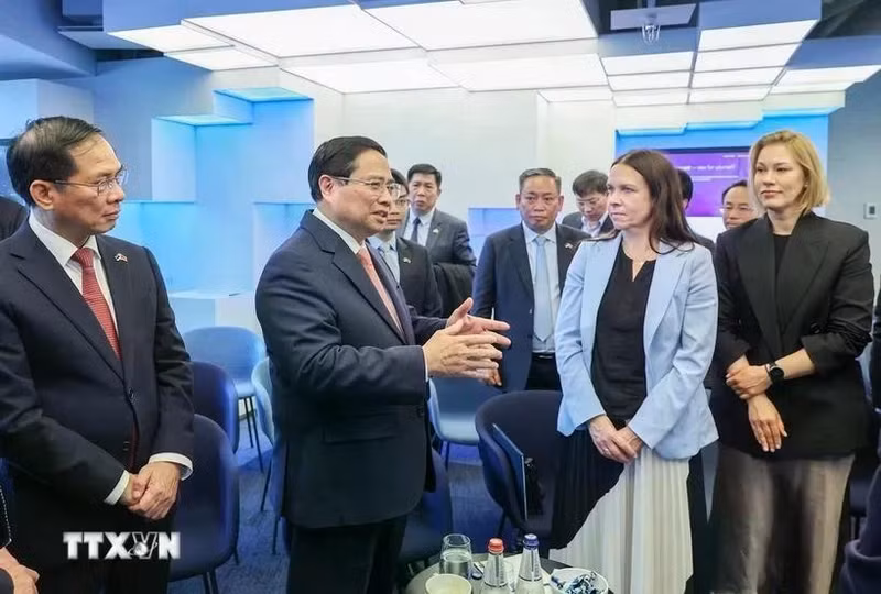 越南政府总理范明正参观了被视为全球领先的数字政府象征--爱沙尼亚电子政务中心。