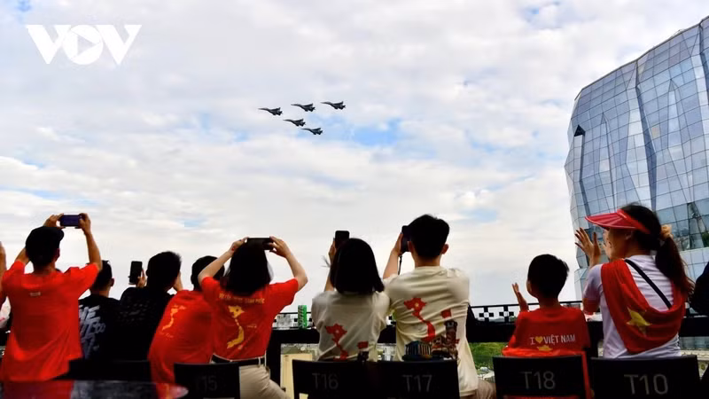 1du-khach-11zon.jpg