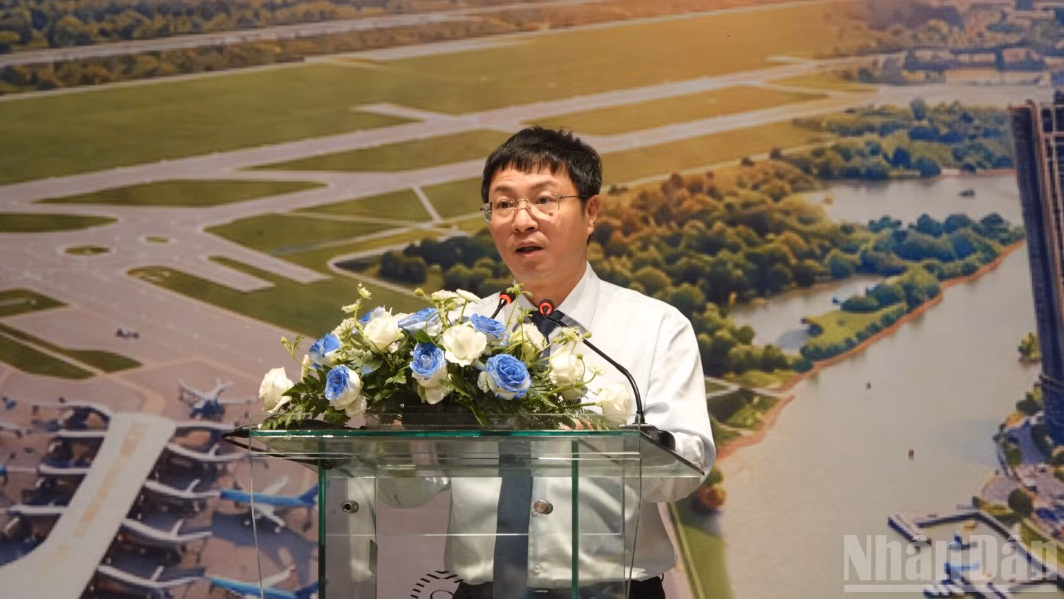 越南航空港总公司董事长阮高强在仪式上致辞。（灵宝 摄）