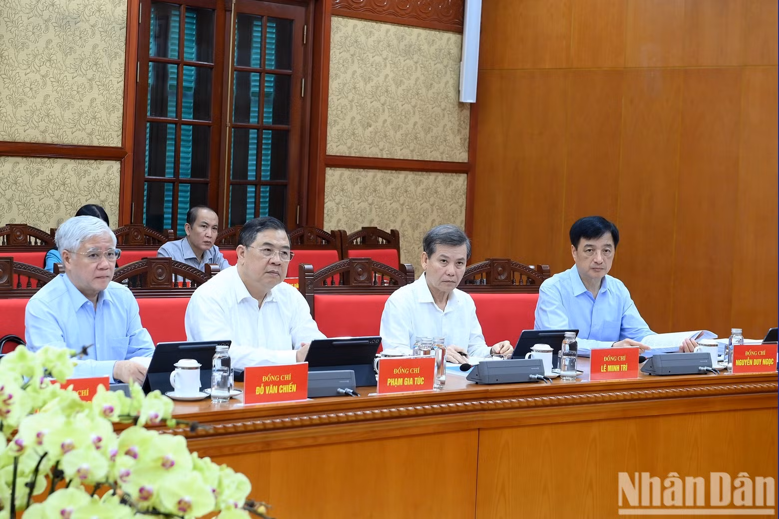 出席会议的各位党和国家领导人以及各位代表。