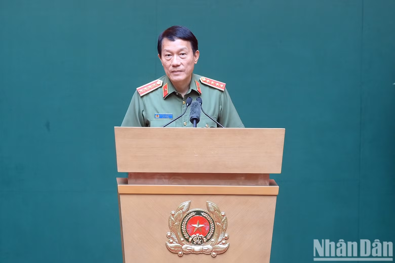 越共中央政治局委员、中央公安机关党委书记、公安部部长梁三光大将在会上发表讲话。