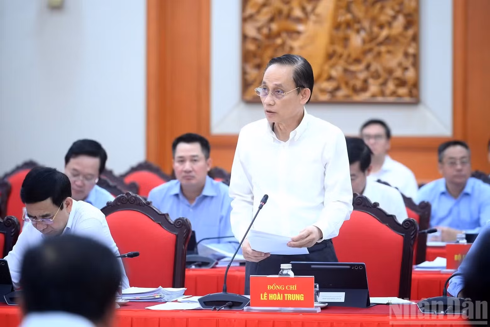 越共中央政治局委员、外交部长黎怀忠在会上发表讲话。