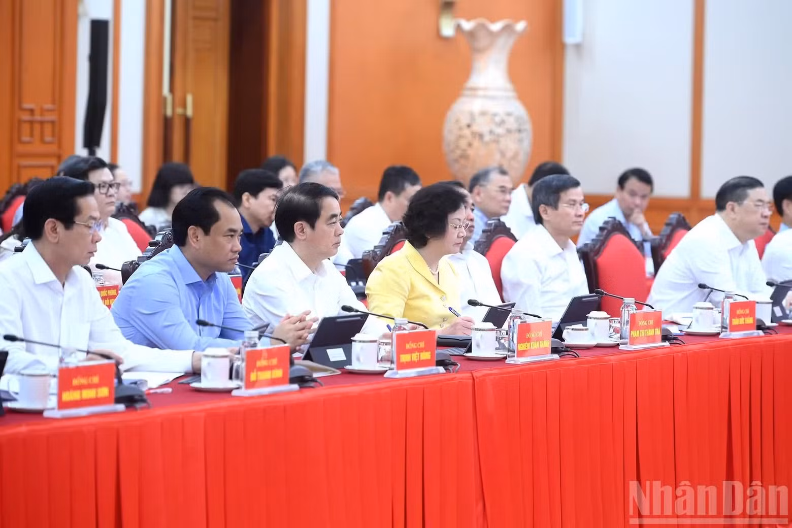 与会代表。