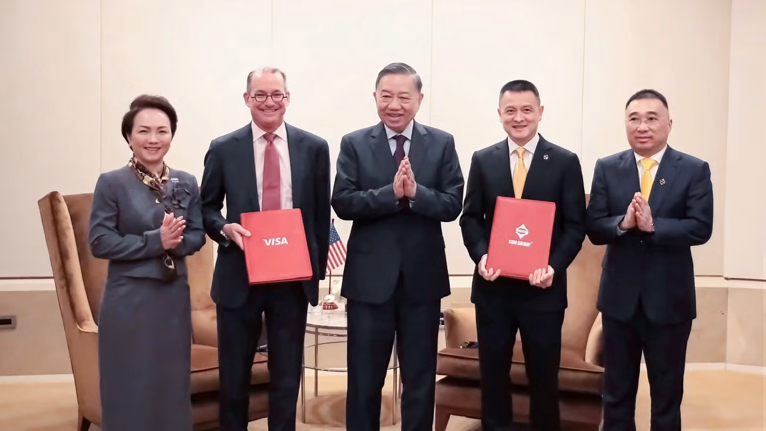 在越共中央总书记、国家主席苏林见证下，太阳集团与Visa集团建立全面战略伙伴关系。（映阳 摄）
