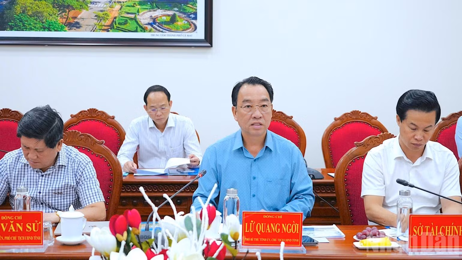 金瓯省省委副书记、省人民委员会主席吕光晔在会上发表讲话。（友松 摄）