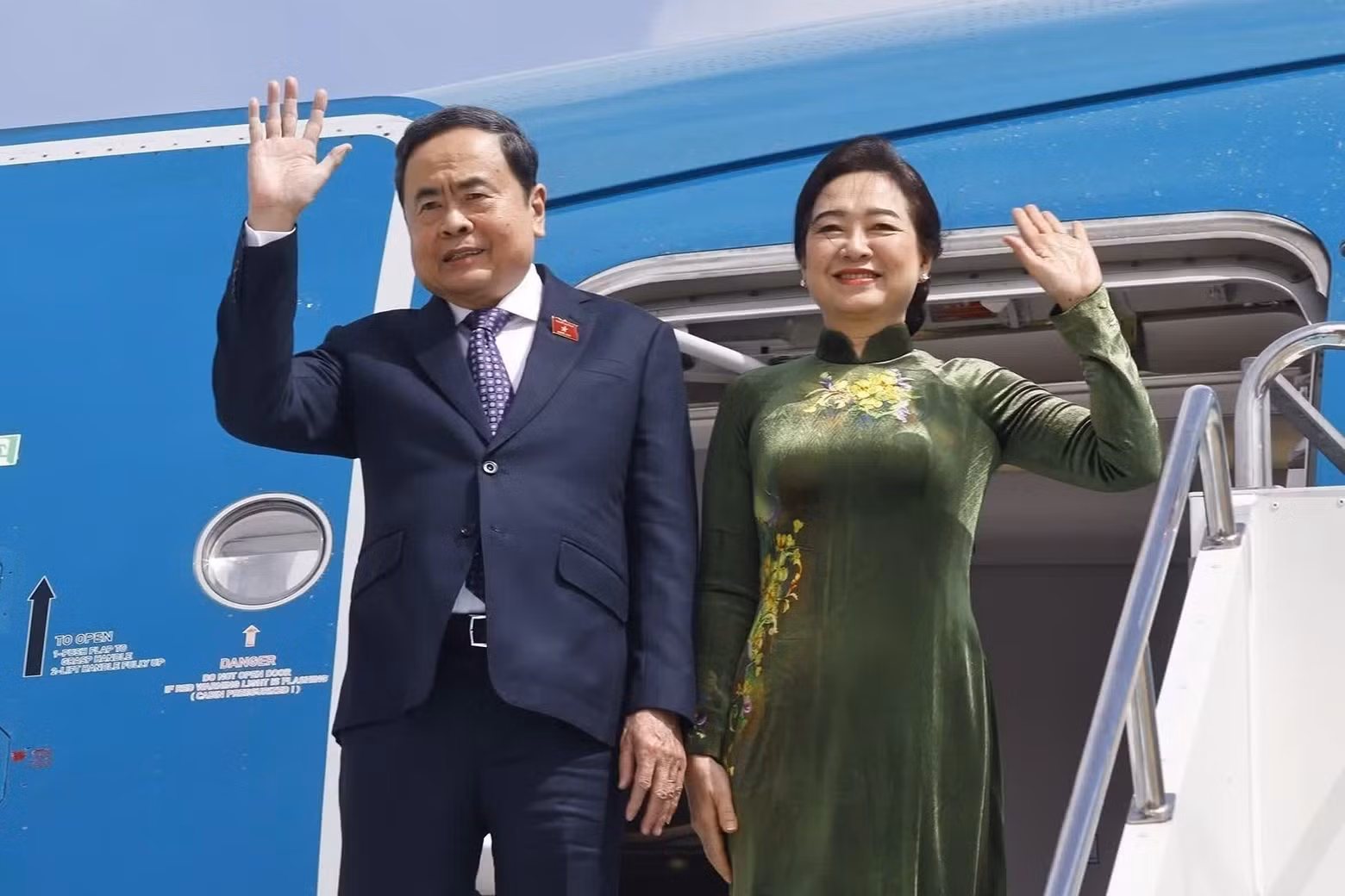 国会主席陈青敏和夫人阮氏清娥以及越南高级代表团抵达了伊斯坦布尔市，开始出席各国议会联盟第152届大会，并在土耳其开展若干双边活动。（图片来源：越通社）