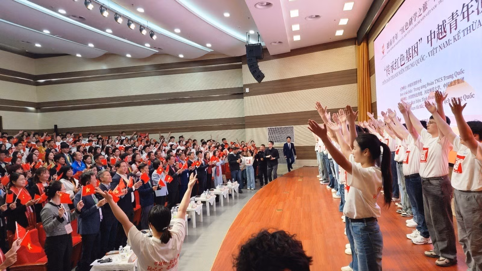 以“传承红色基因”为主题的中越青年演讲会于2026年3月30日在中国河北师范大学举行。（图片来源：越通社）